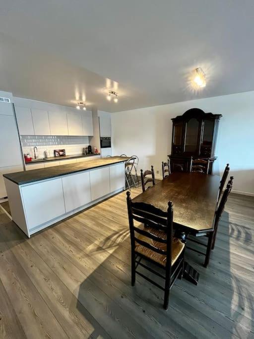 Big Apartment With Parking In Anversa Esterno foto
