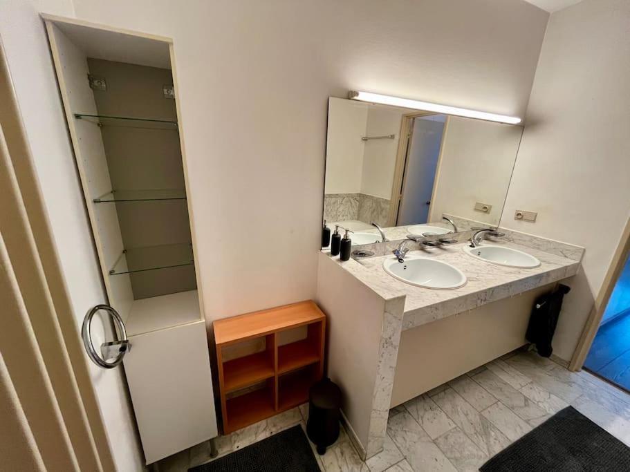 Big Apartment With Parking In Anversa Esterno foto