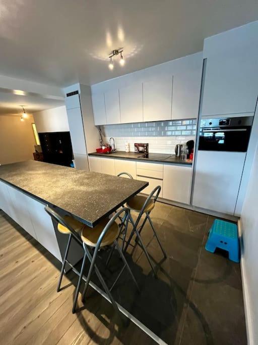 Big Apartment With Parking In Anversa Esterno foto