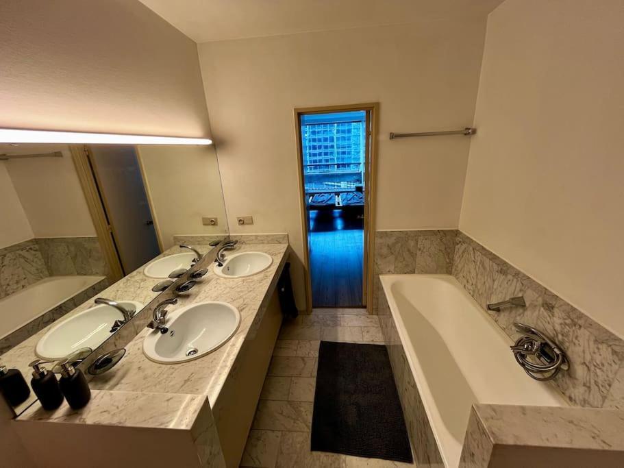Big Apartment With Parking In Anversa Esterno foto