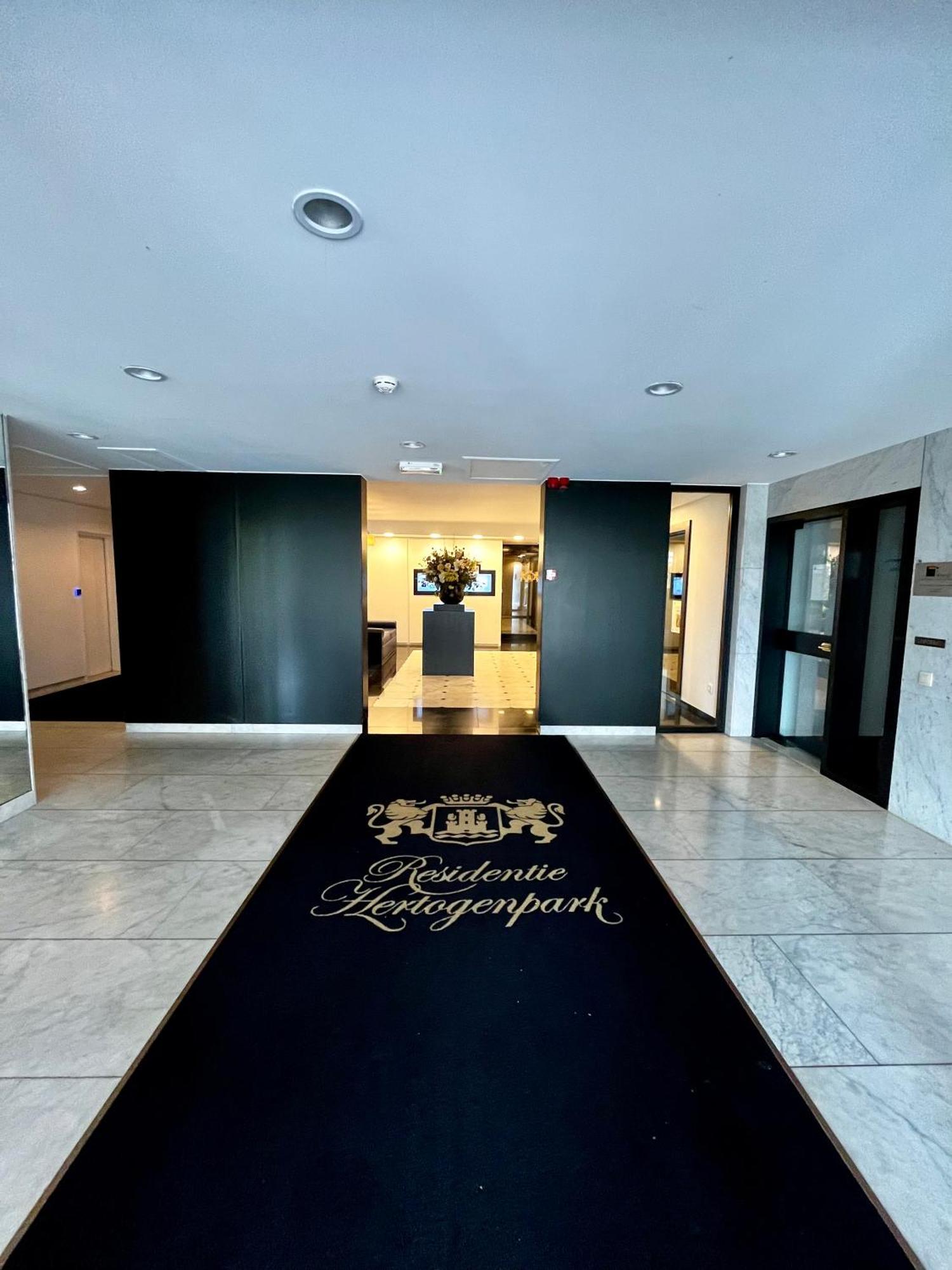 Big Apartment With Parking In Anversa Esterno foto