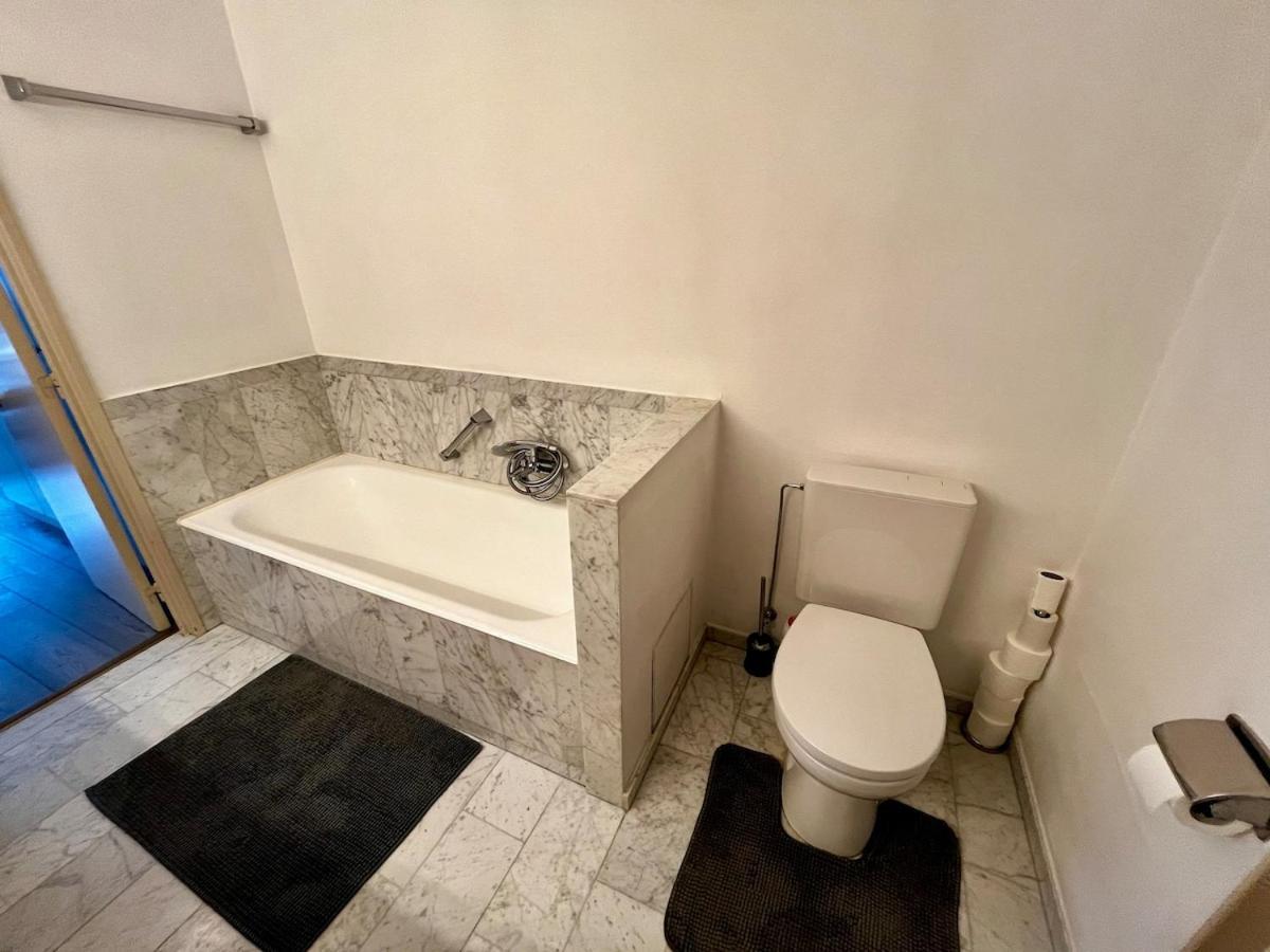 Big Apartment With Parking In Anversa Esterno foto