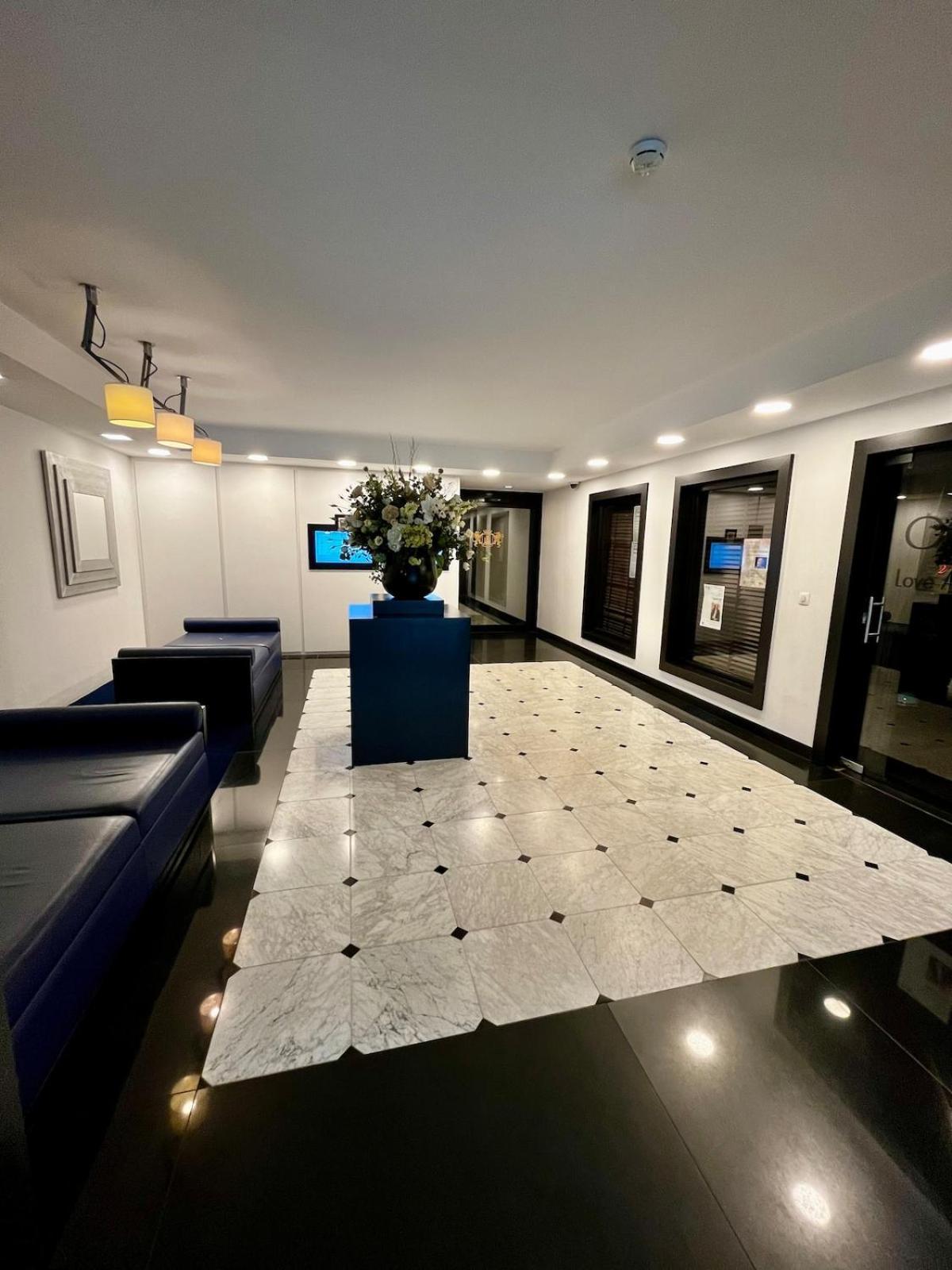 Big Apartment With Parking In Anversa Esterno foto