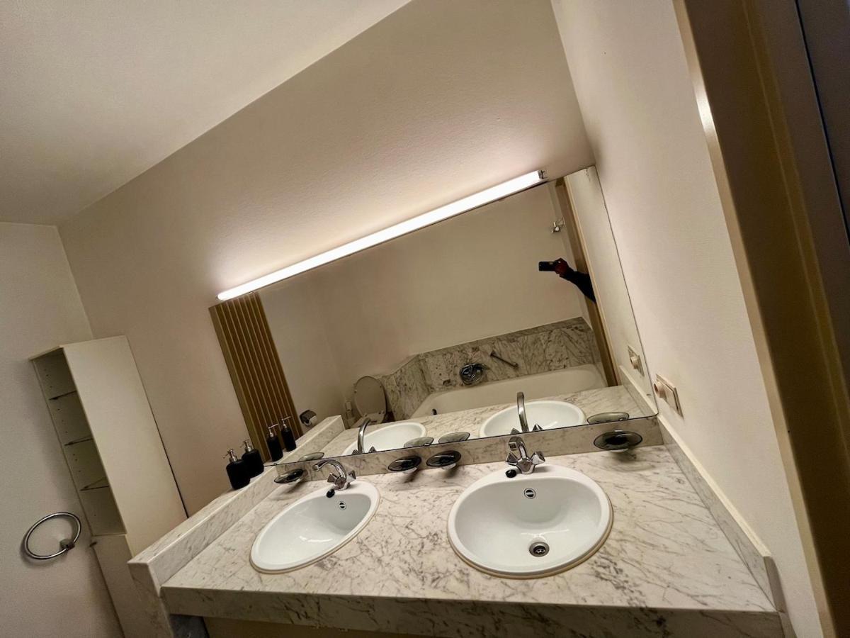 Big Apartment With Parking In Anversa Esterno foto
